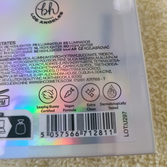 Revolution Beauty BH Los Angeles Sun Flecks Powder Highlighter Golden States - Picture 5 of 7